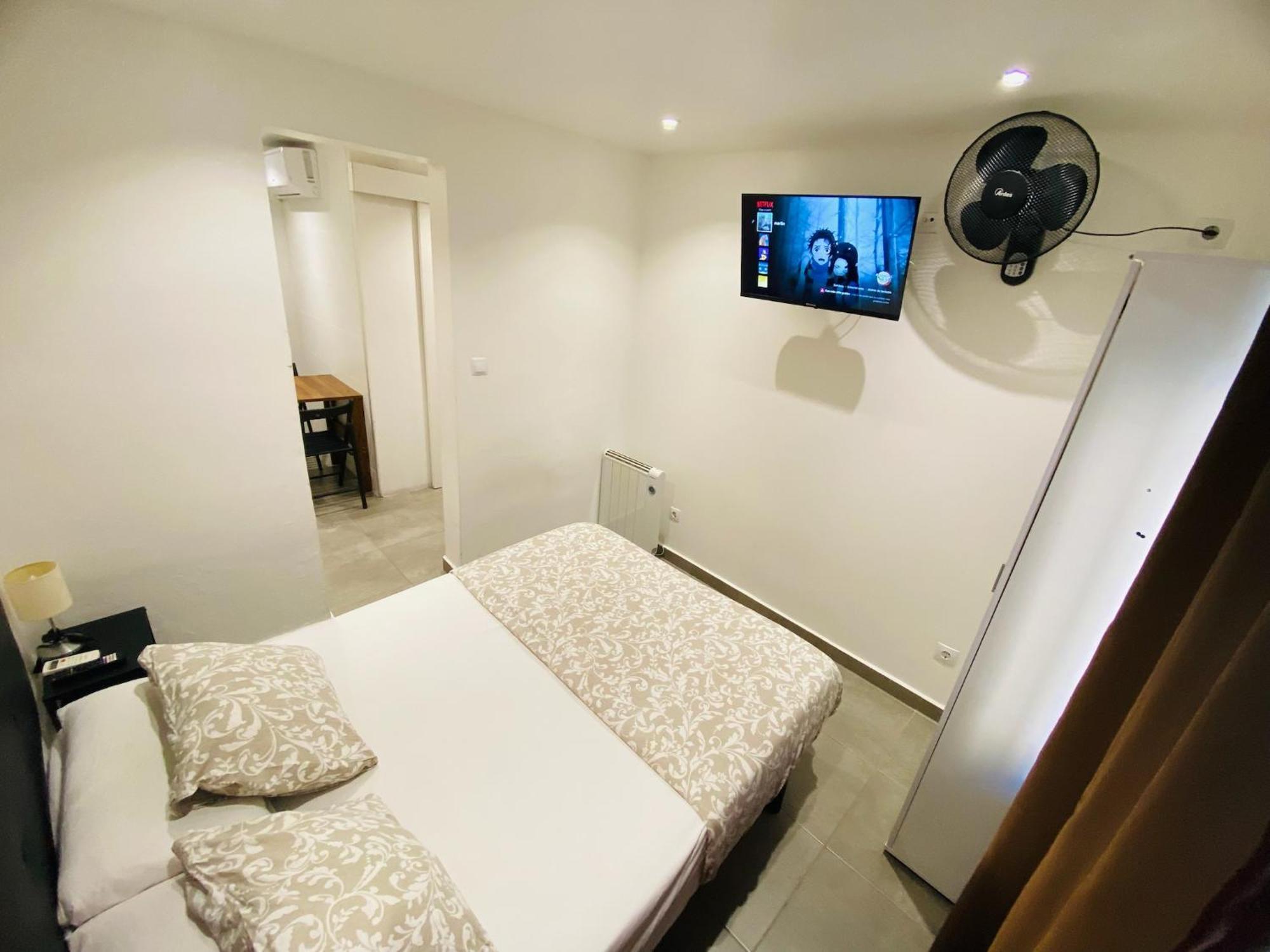 Apartamentos Con Bano Privado Frente Al Metro L5 Barcelona-Hospitalet ロスピタレート・デ・リョブレガート エクステリア 写真
