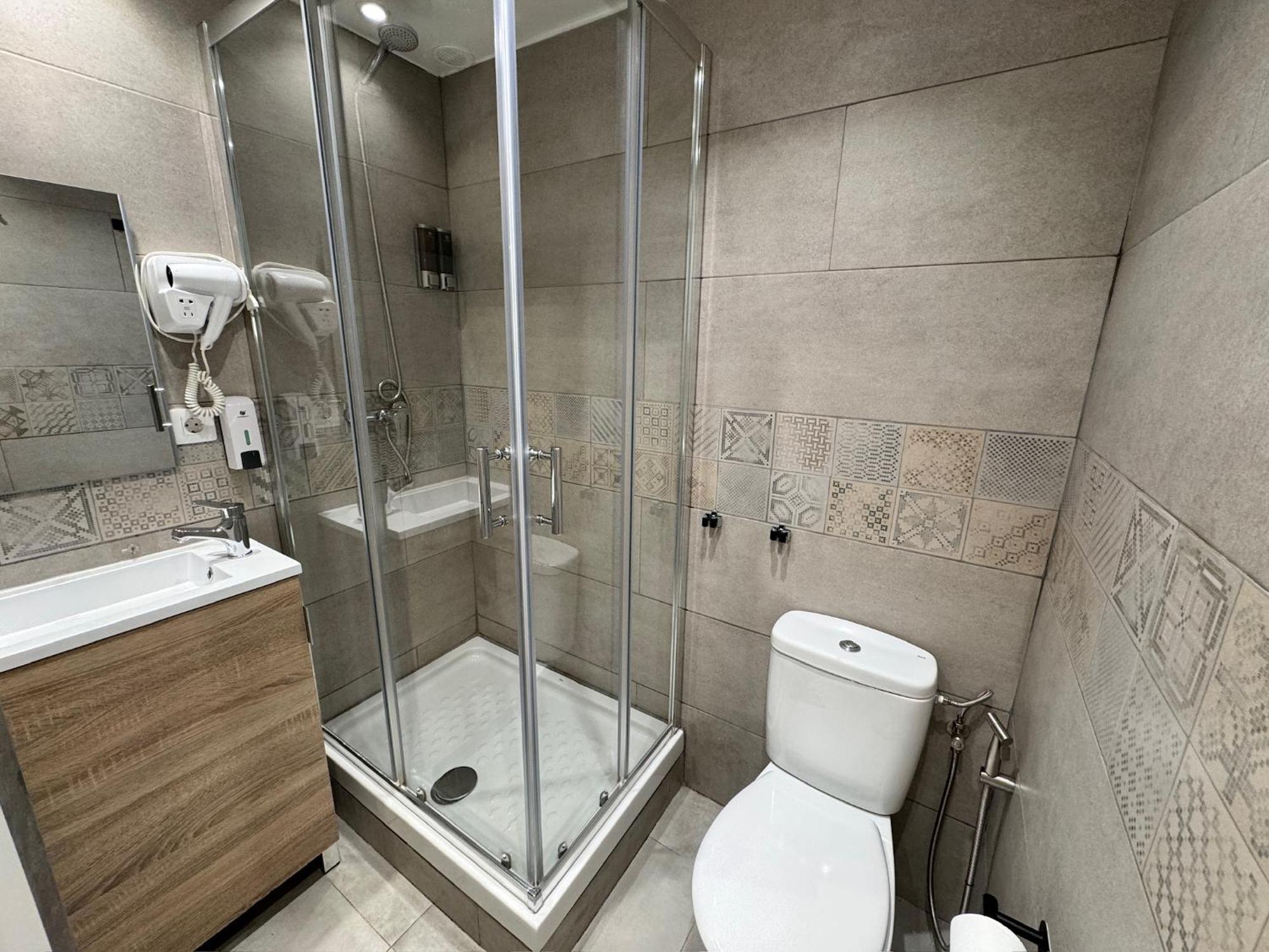 Apartamentos Con Bano Privado Frente Al Metro L5 Barcelona-Hospitalet ロスピタレート・デ・リョブレガート エクステリア 写真