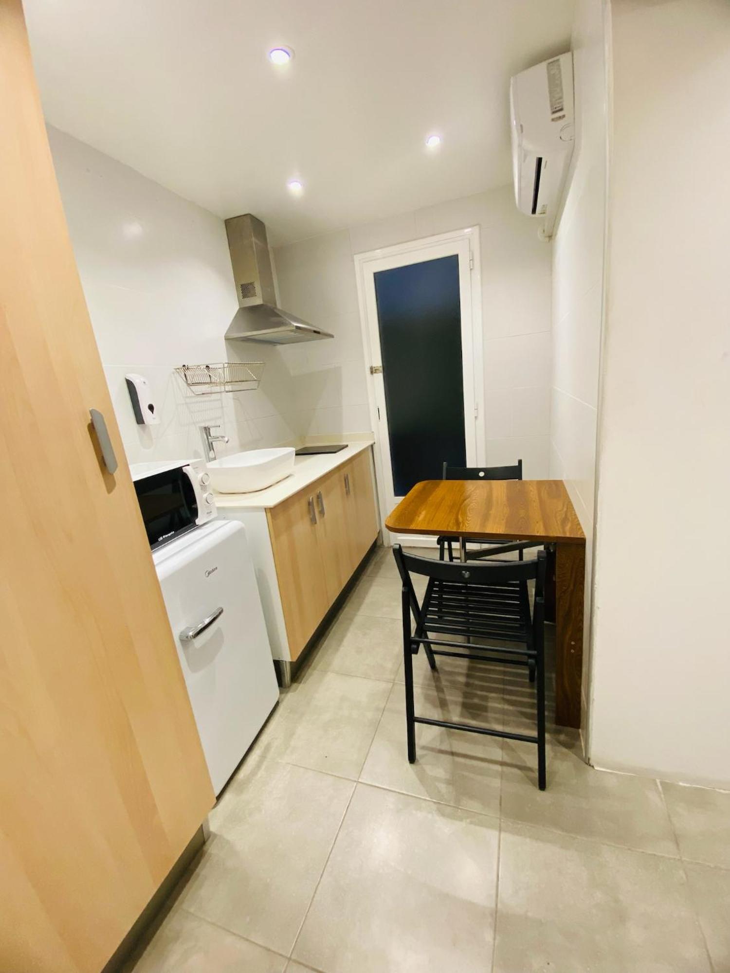Apartamentos Con Bano Privado Frente Al Metro L5 Barcelona-Hospitalet ロスピタレート・デ・リョブレガート エクステリア 写真