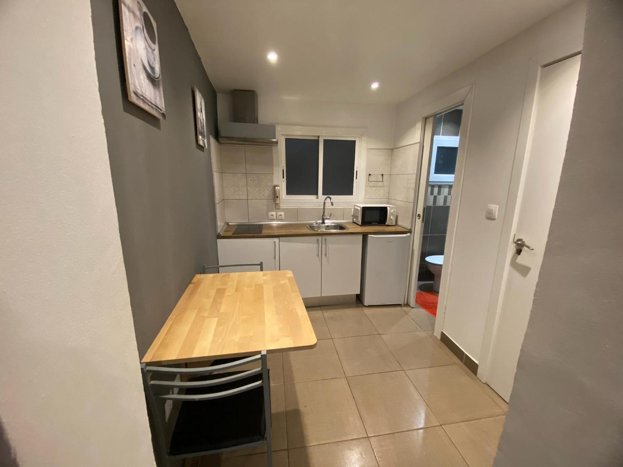 Apartamentos Con Bano Privado Frente Al Metro L5 Barcelona-Hospitalet ロスピタレート・デ・リョブレガート エクステリア 写真