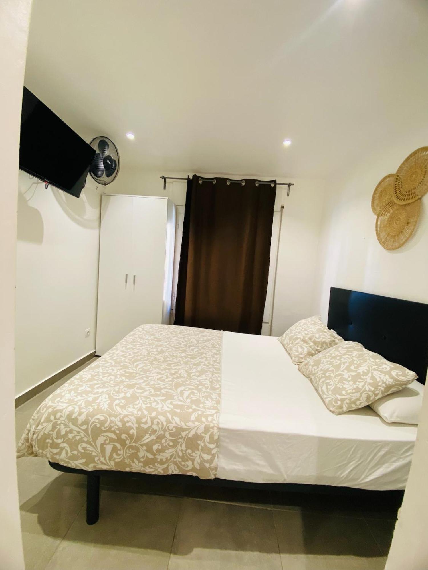 Apartamentos Con Bano Privado Frente Al Metro L5 Barcelona-Hospitalet ロスピタレート・デ・リョブレガート エクステリア 写真