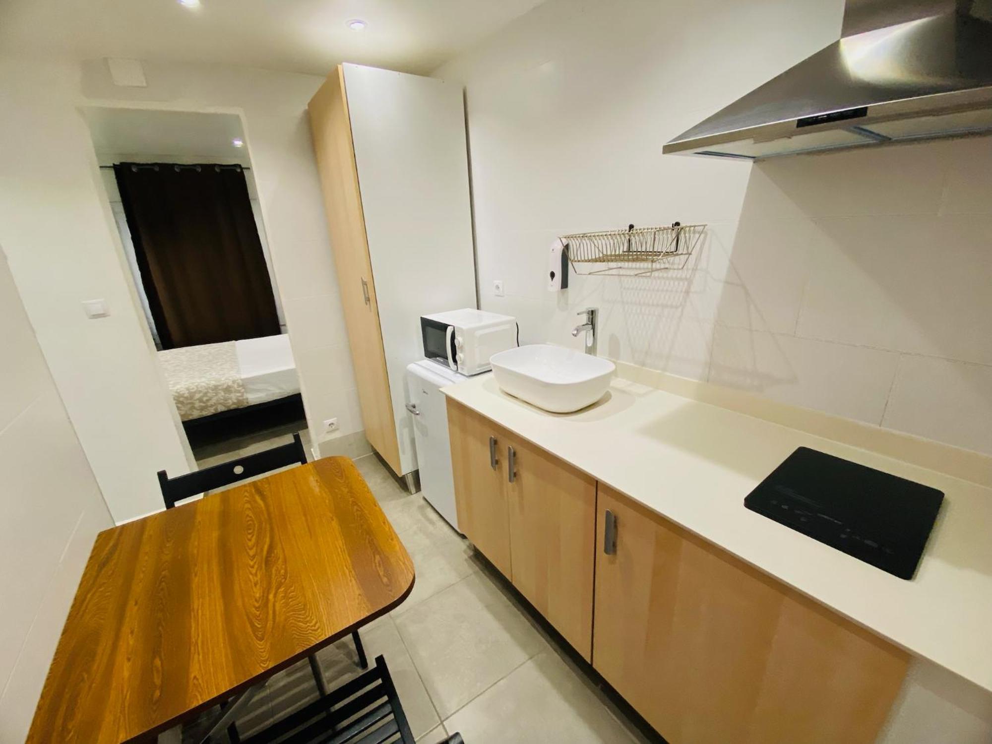 Apartamentos Con Bano Privado Frente Al Metro L5 Barcelona-Hospitalet ロスピタレート・デ・リョブレガート エクステリア 写真