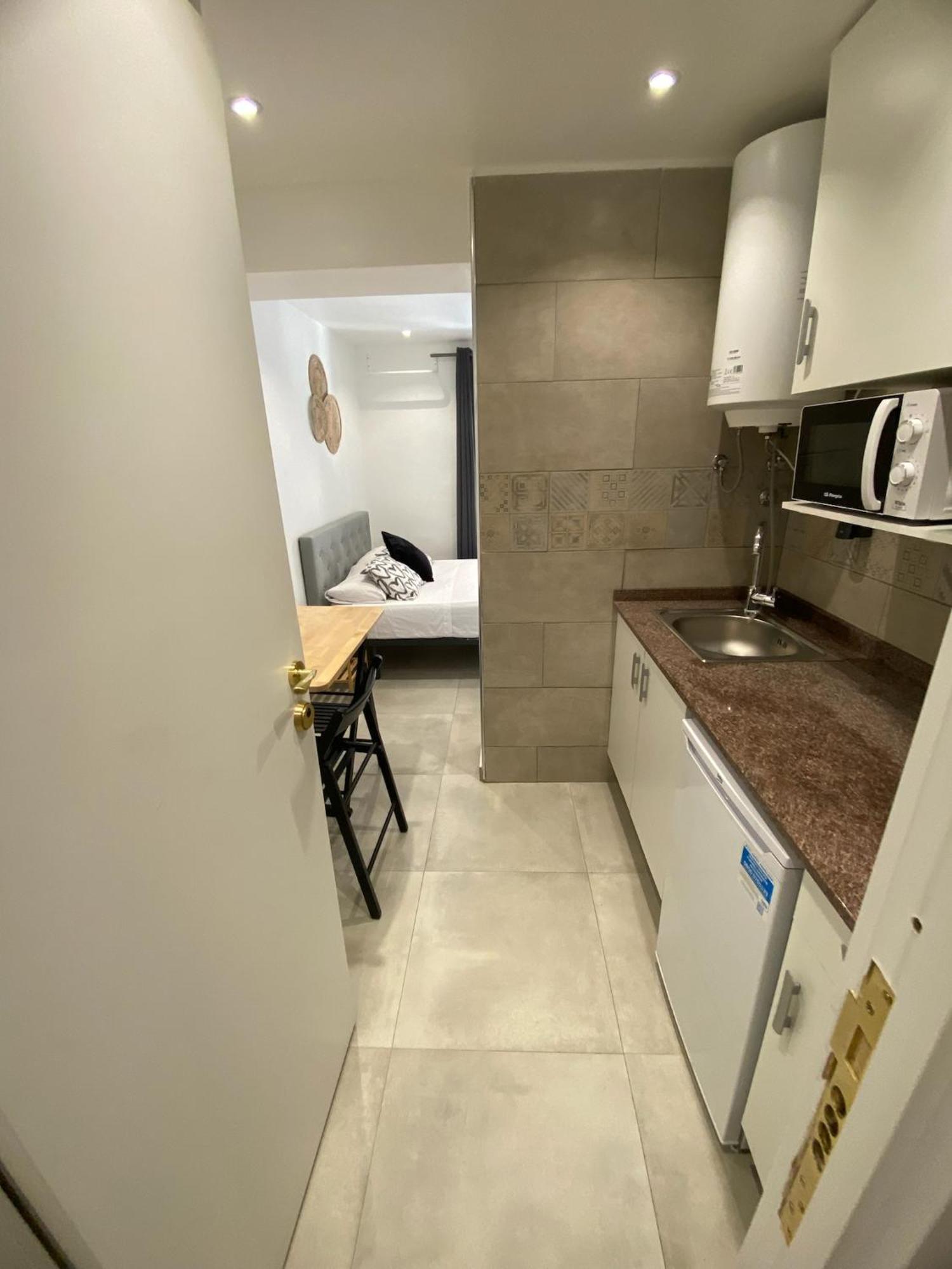 Apartamentos Con Bano Privado Frente Al Metro L5 Barcelona-Hospitalet ロスピタレート・デ・リョブレガート エクステリア 写真