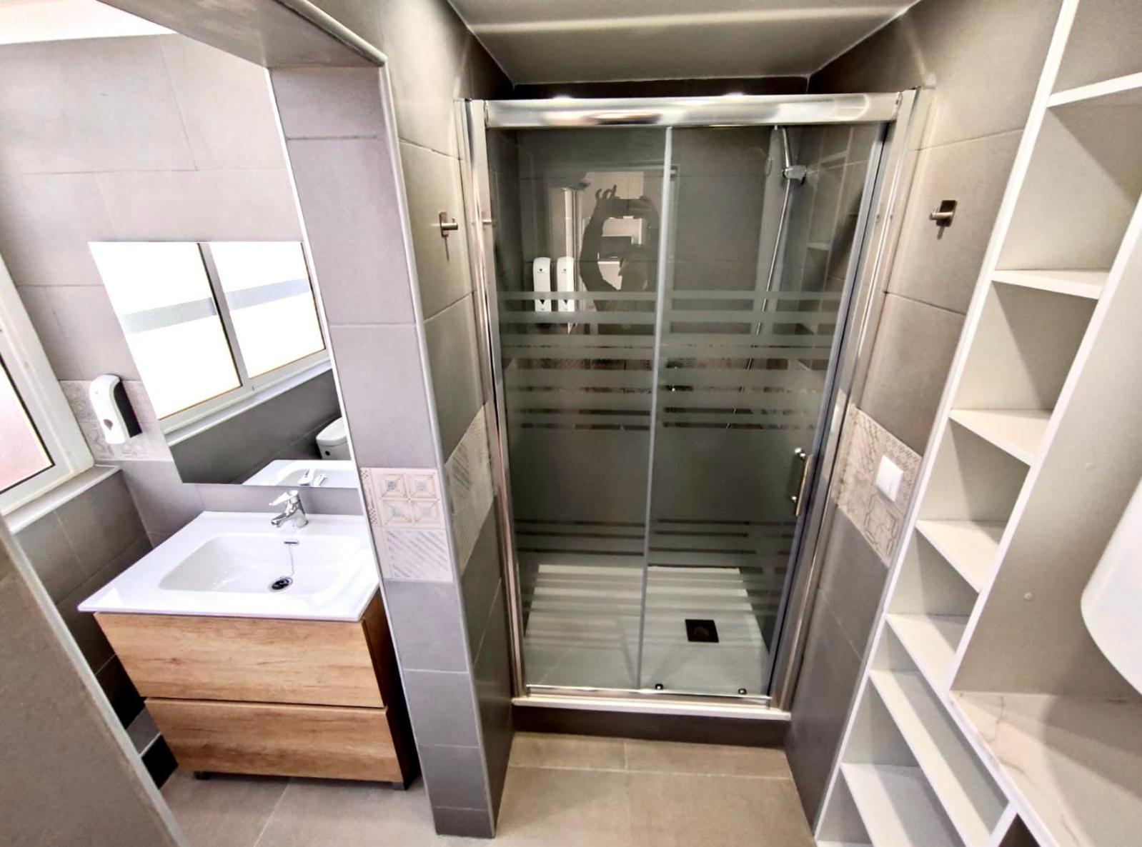 Apartamentos Con Bano Privado Frente Al Metro L5 Barcelona-Hospitalet ロスピタレート・デ・リョブレガート エクステリア 写真