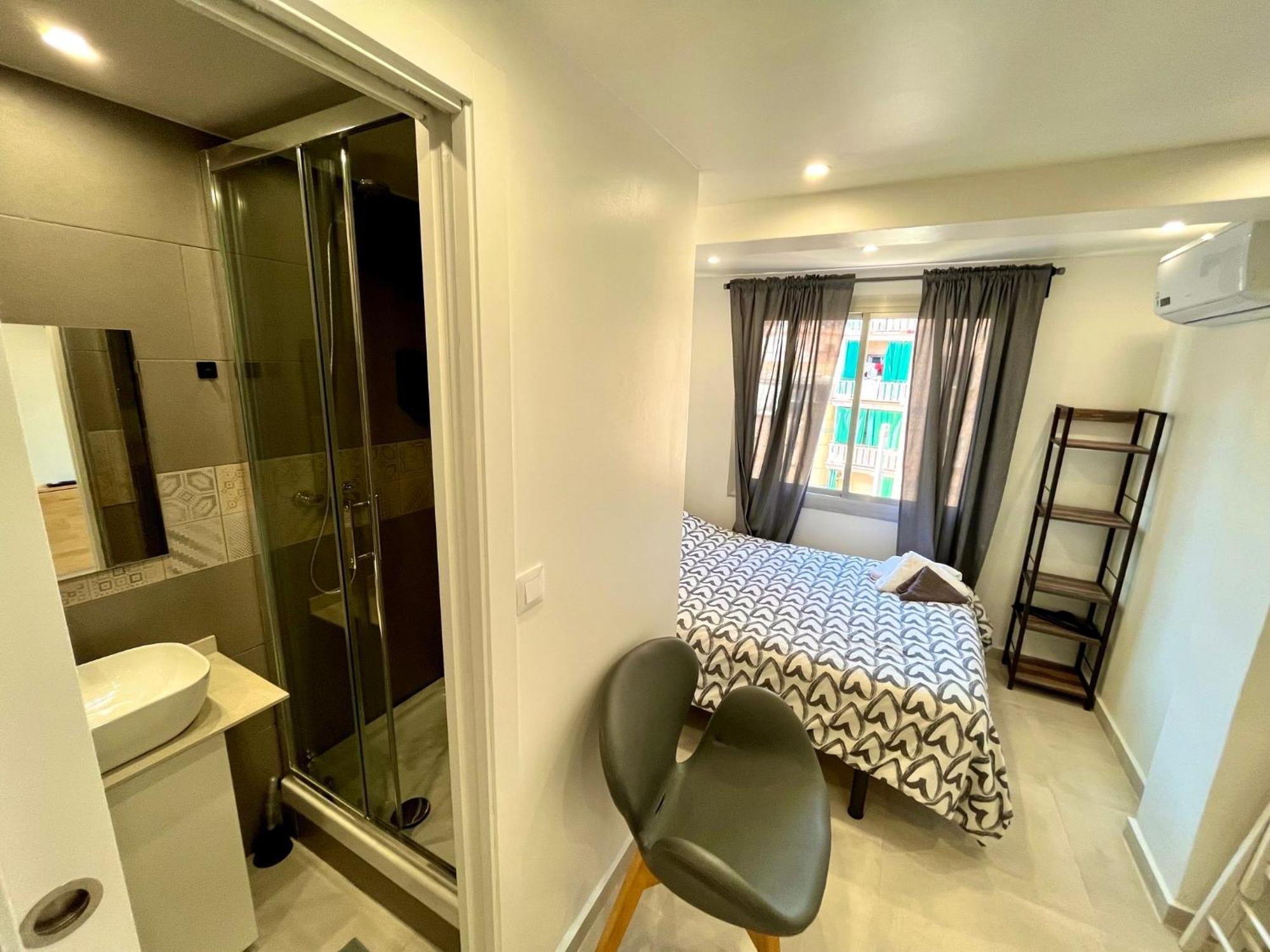 Apartamentos Con Bano Privado Frente Al Metro L5 Barcelona-Hospitalet ロスピタレート・デ・リョブレガート エクステリア 写真
