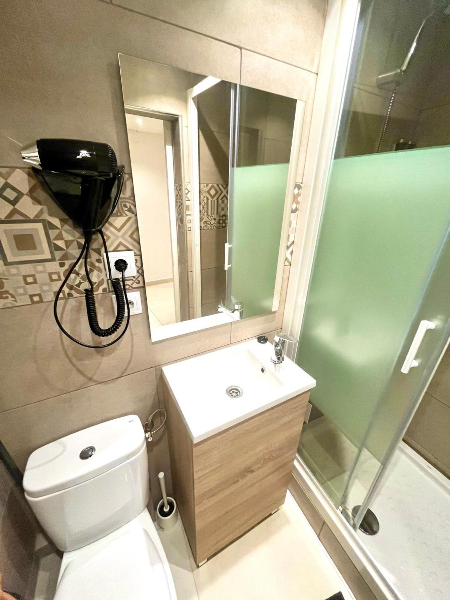 Apartamentos Con Bano Privado Frente Al Metro L5 Barcelona-Hospitalet ロスピタレート・デ・リョブレガート エクステリア 写真