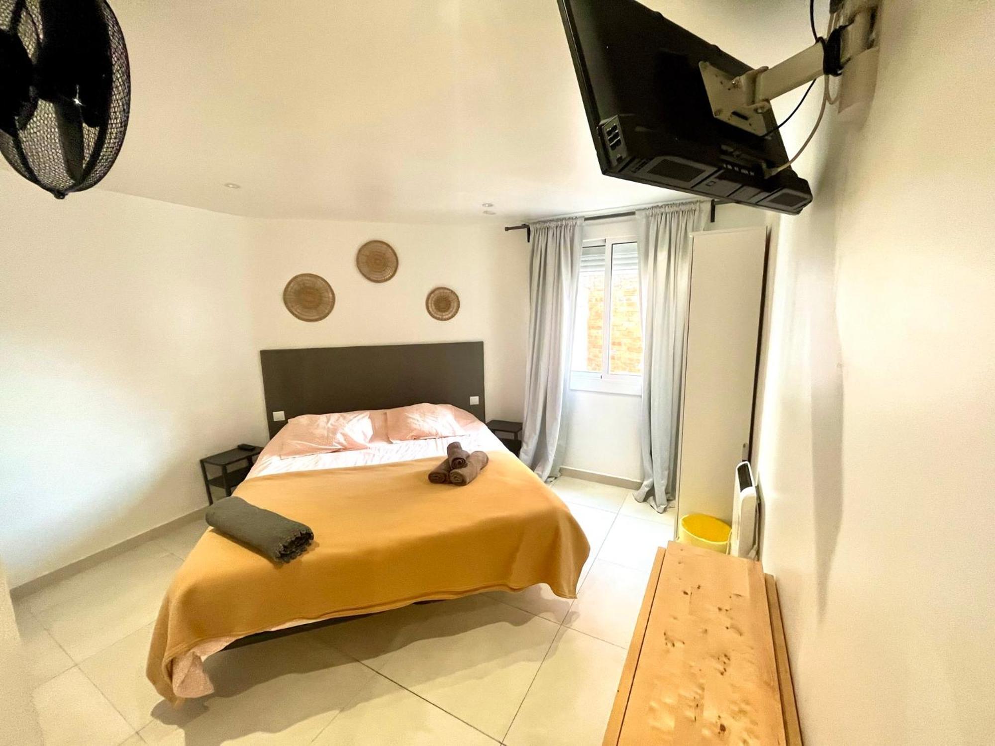 Apartamentos Con Bano Privado Frente Al Metro L5 Barcelona-Hospitalet ロスピタレート・デ・リョブレガート エクステリア 写真