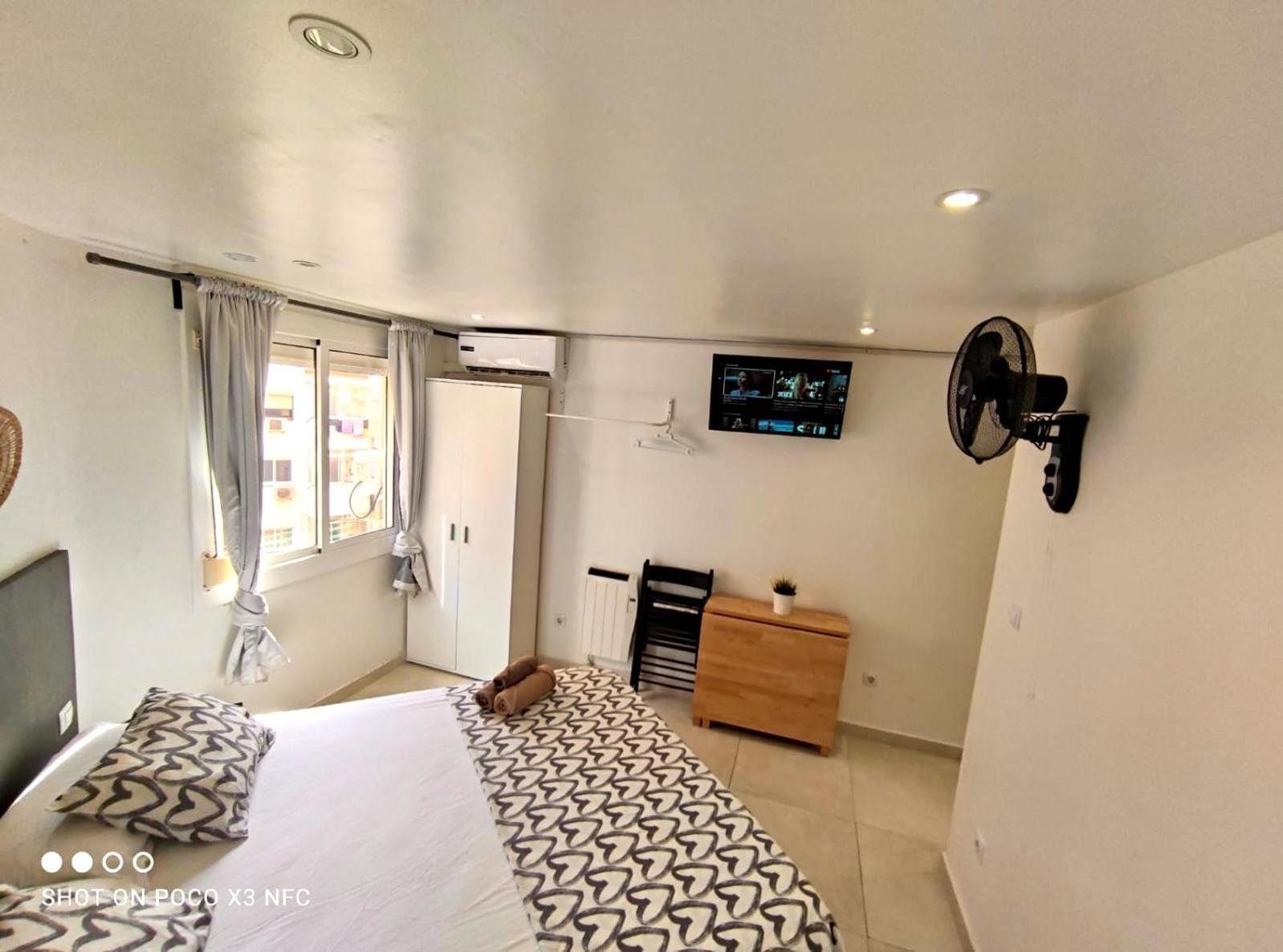 Apartamentos Con Bano Privado Frente Al Metro L5 Barcelona-Hospitalet ロスピタレート・デ・リョブレガート エクステリア 写真