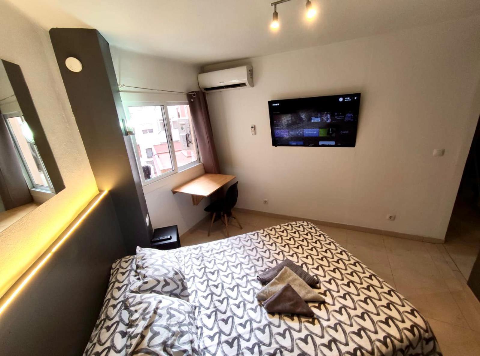 Apartamentos Con Bano Privado Frente Al Metro L5 Barcelona-Hospitalet ロスピタレート・デ・リョブレガート エクステリア 写真